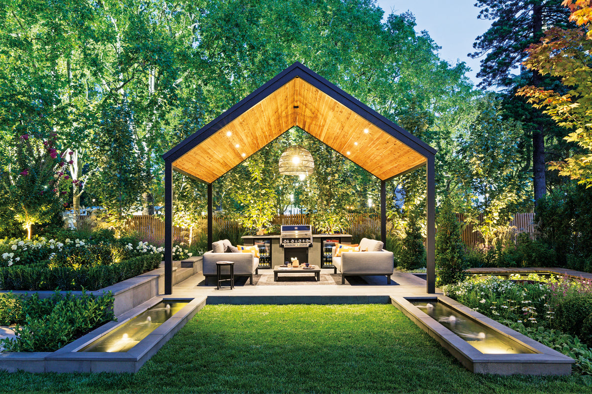 Contemporary Garden Sitting Space with a Roof