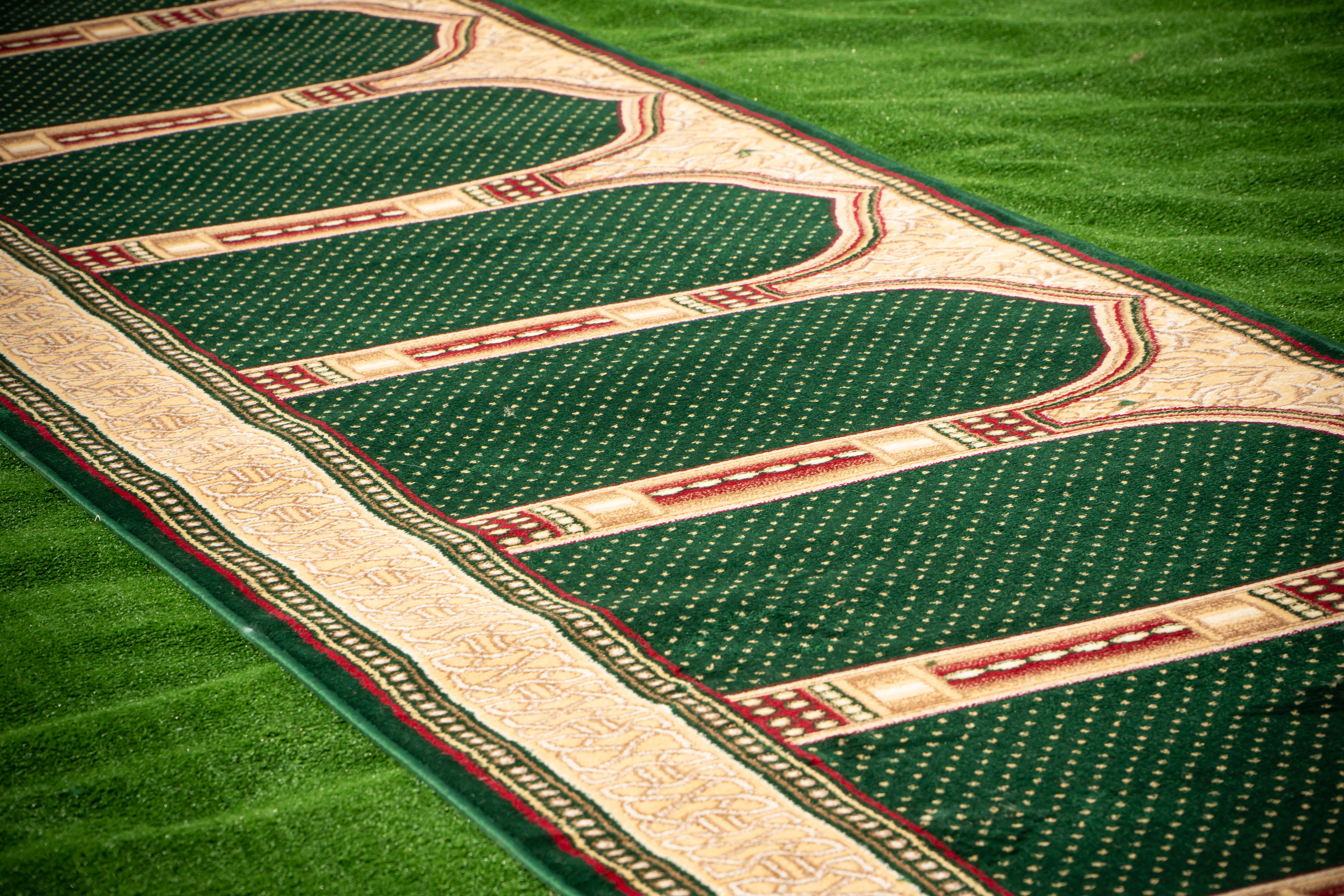 Elegant Emerald Prayer Mat