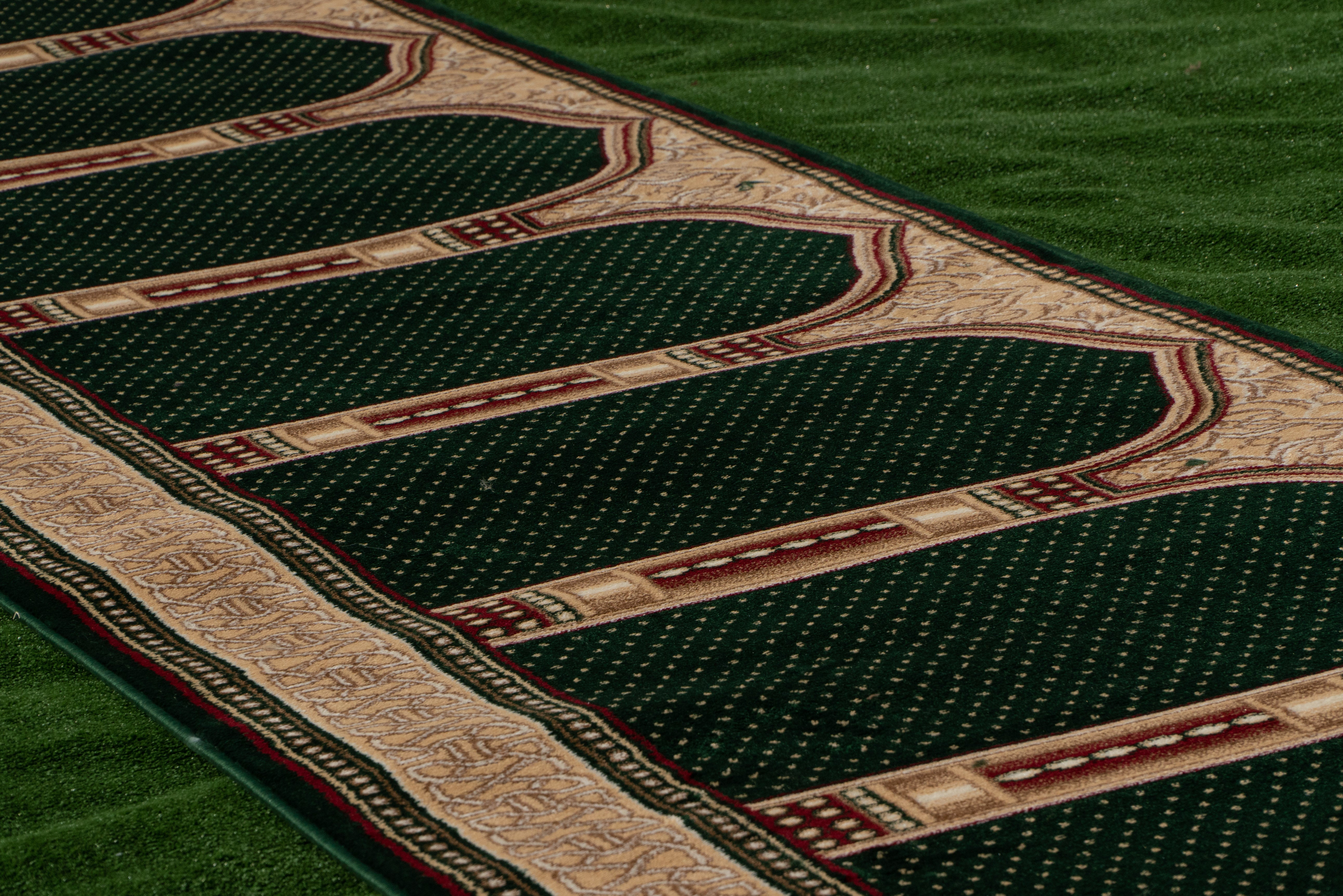 Elegant Emerald Prayer Mat